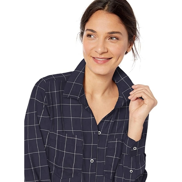 Goodthreads Women's Button Down Shirt Medium - Picture 5 of 10